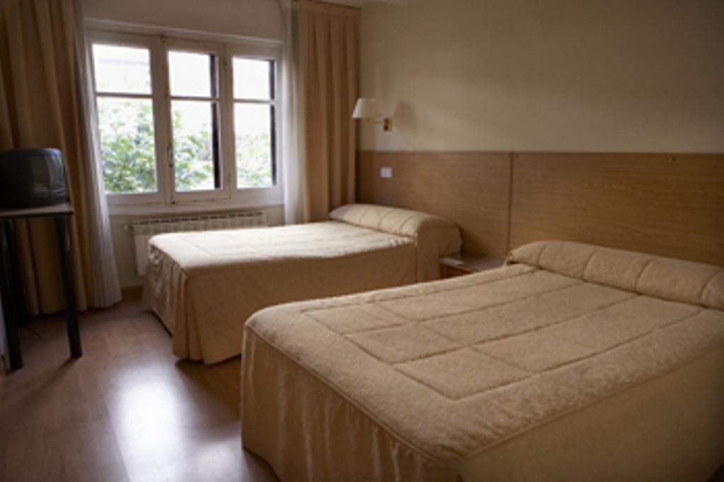 Burgo Hostal Bezana מראה חיצוני תמונה